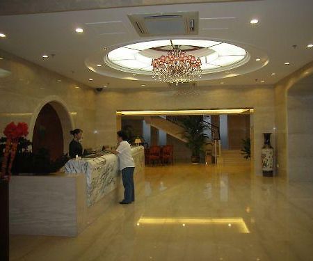 יאנטאי Dong Yuan Business Hotel מראה פנימי תמונה